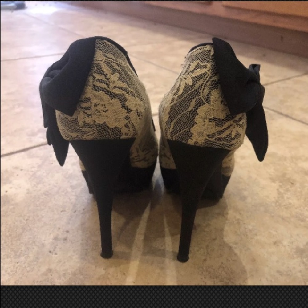 Lacey high heels - black and cream with bows - Picture 3 of 5
